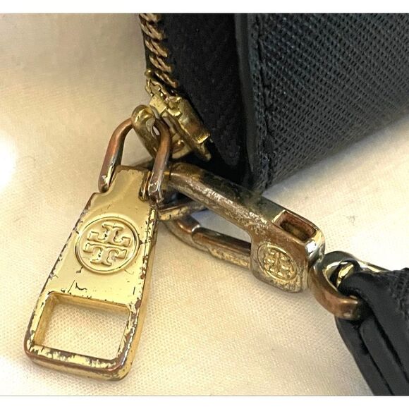 TORY BURCH Emerson Wristlet Pouch Zip Wallet Black Saffiano Leather Gold Logo - Picture 4 of 7